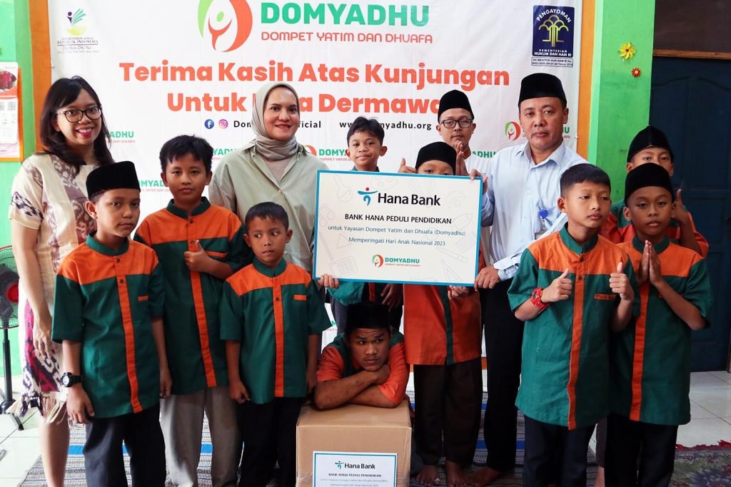 Bank Hana Salurkan Donasi Dana Pendidikan dan Distribusikan Gawai pada Hari Anak Nasional 2023