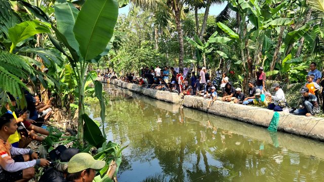 Sopir Truk Ganjar Gelar Sosialisasi dan Mancing Bersama di Karawang