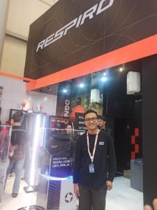 Marketing Manager Respiro Indonesia, Muhammad Rosyid Ridho menjelaskan empat produk terbaru prototipe RESPIRO di booth RESPIRO, IMOS+2023, ICE, BSD Serpong, Tangerang.(RedI)