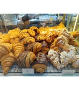 Croissant jadi satu pilihan favorit pelanggan Exquise Patisserie.(RedI) 