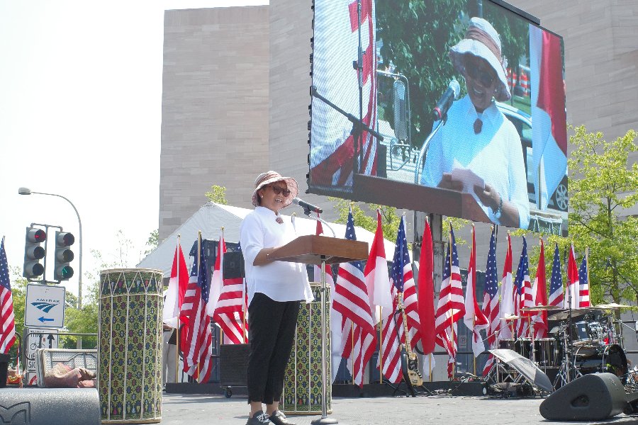 Menlu Retno Marsudi Buka WOW Indonesia Festival di Depan Gedung Kongres AS