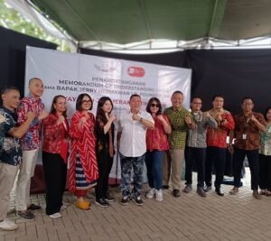 Yayasan JHL Merah Putih Kasih (YMPK) bersama Grand Lucky, Angke Jaya Resto, Seven Kingdoms Resto - Pluit, Babah Ramu Resto, Aroma Resto, JHL Solitaire Resto, Episode Hotel, dan klub sepak bola Dewa United telah menandatangani MoU guna menciptakan 1000 Sarjana Pertanian.(RedI)