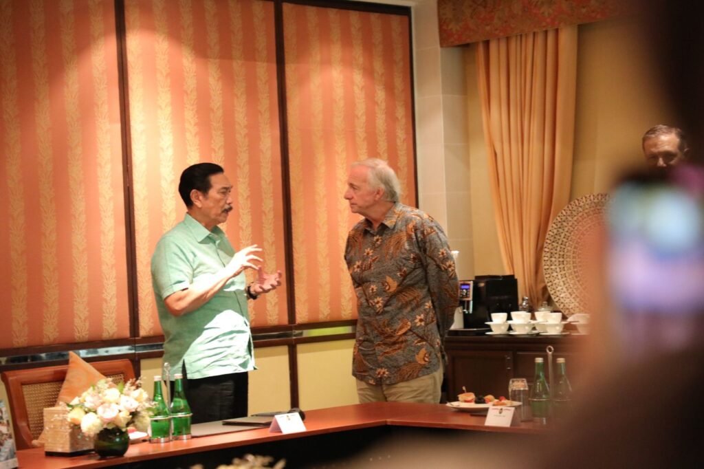 Menko Luhut Temui Filantropis Hedge Fund, Minta Masukan Soal Family Office