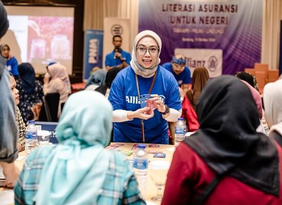 Allianz Indonesia Peringati Hari Asuransi dengan Berbagi Literasi Keuangan di Bandung